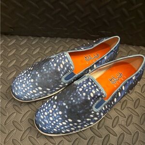 blu kicks Blue Whale Shark Womens Sz 10 Slip-on Recycled Canvas Rubber sole shoe